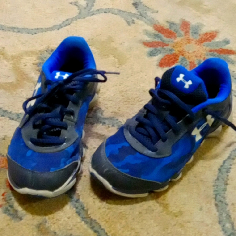 Boys shoes